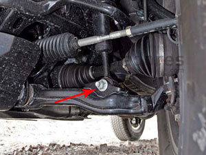 Aflojar perno inferior amortiguador delantero Land Cruiser 120